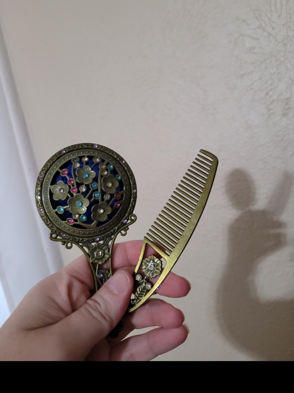Antique-Style Gold Hand Mirror and Comb Set - Floral Inlay - Picture 3 of 3